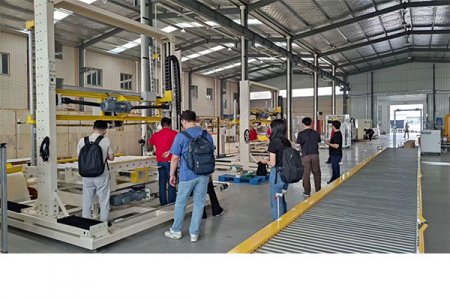 新能源客戶來司參觀